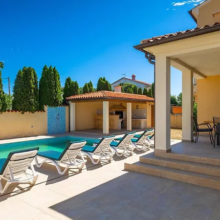 Semesterbostad Marse *