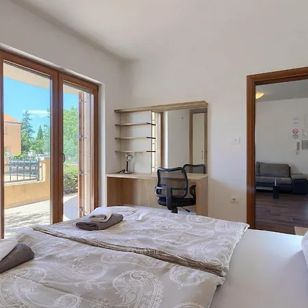 Marse Semesterbostad Pula